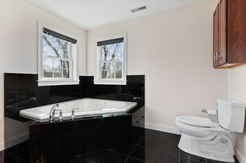 14 Wompatuck Rd, Hingham MA 02043-1100 exterior