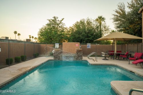 3618 38th St, Phoenix AZ 85018-5860 exterior