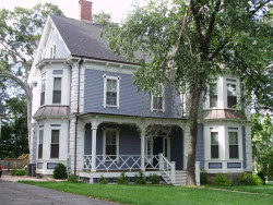 357 Central St, Newton, MA 02466-2232