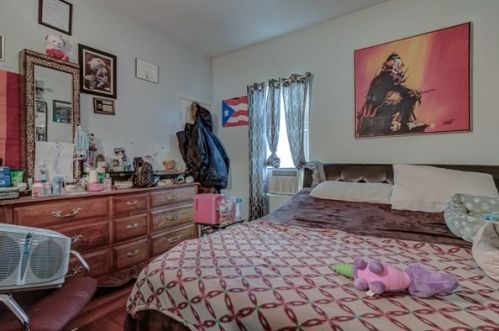 444 Brock Ave, New Bedford MA 02744-1437 exterior