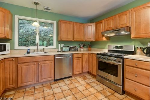 364 Skyline Lk Dr, Skyline Lakes NJ 07456-1943 exterior