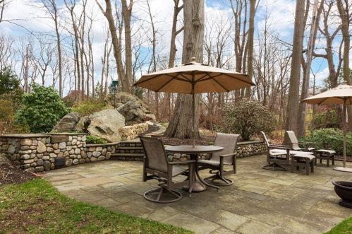 568 Furnace Brk Pkwy, Quincy MA 02169-2303 exterior