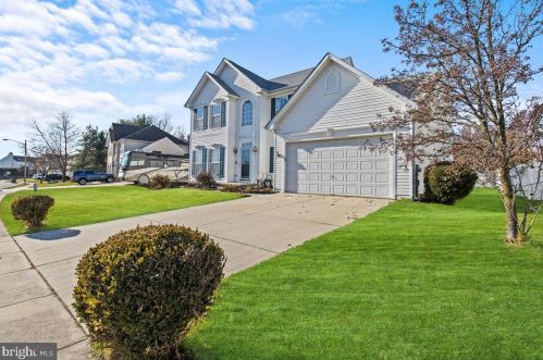 13 Equestrian Dr, Burlington NJ 08016-3065 exterior