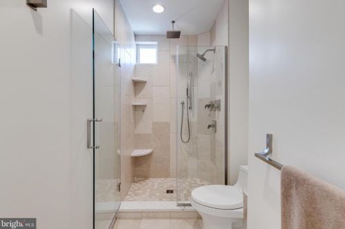 335 6 St, Philadelphia PA 19140-4560 exterior