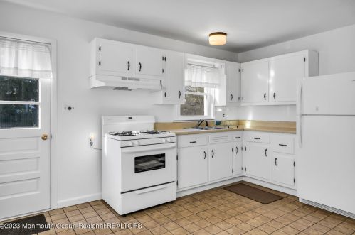 124 Church St, Tinton Falls NJ  07704-3418 exterior