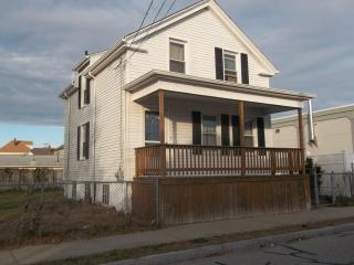 9 Mccabe St, Dartmouth, MA 02748-1611