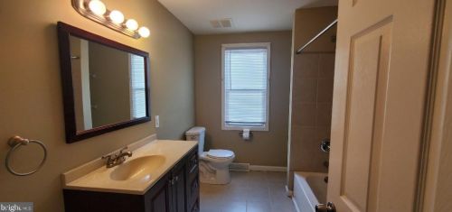 932 Dover Rd, West Deptford NJ 08093-1713 exterior