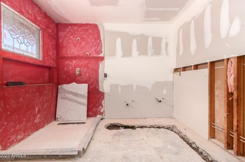 1332 Edgemont Ave, Phoenix AZ 85035-2212 exterior