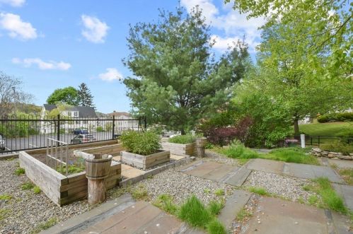 28 Adams St, Worcester MA 01604-1684 exterior