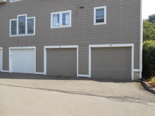 33 Amity Pl, Amherst MA 01002-2255 exterior