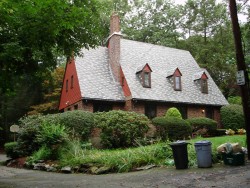 21 Oakvale Rd, Newton, MA 02468-1126