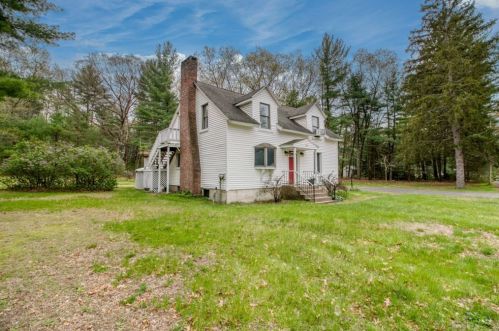 434 East St, South Hadley MA 01075-2118 exterior