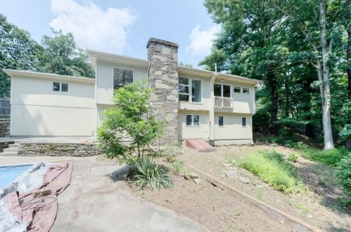 11 Forest Hill Dr, Worcester MA 01609-1013 exterior