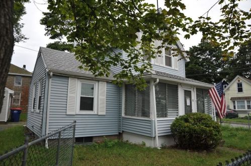 39 Central Ave, Wareham, MA 02571-2406