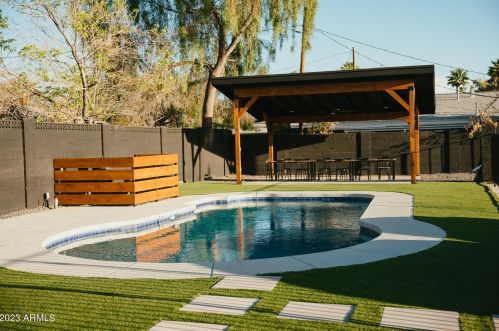 2635 Clarendon Ave, Phoenix AZ 85018-5958 exterior