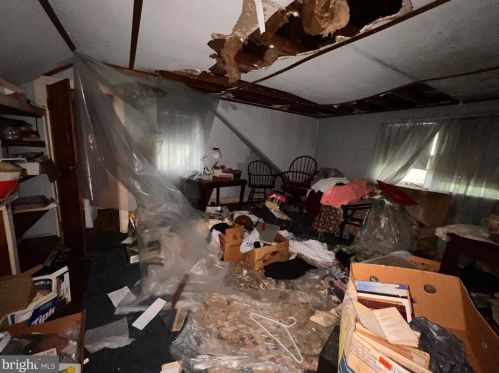 1287 Clements Bridge Rd, West Deptford NJ 08096-3085 exterior