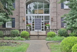 2845 Hikes Ln, Louisville, KY 40218-1650