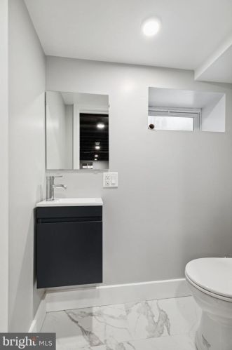 426 Markle St, Philadelphia PA  19128-3605 exterior