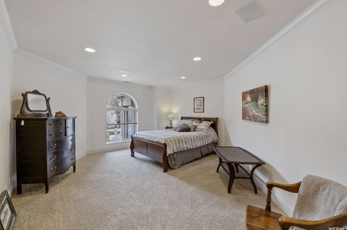 35 Lone Holw Dr, Sandy UT 84092-5530 exterior