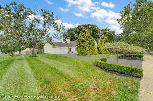 44 Buckingham Dr, Jackson Twp NJ 08527-2633 exterior