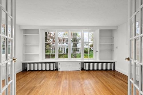 55 Farlow Rd, Newton MA 02458-2439 exterior