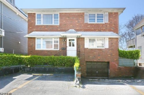 11 Van Rensselear St, Belleville, NJ 07109-2911