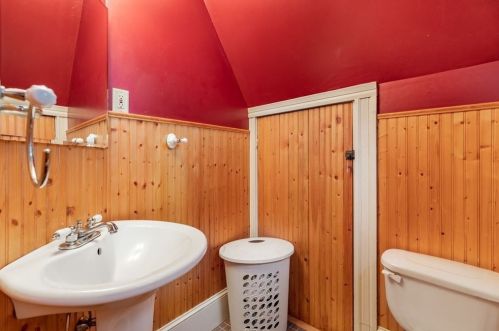 28 Franklin St, Whitman MA 02382-2529 exterior