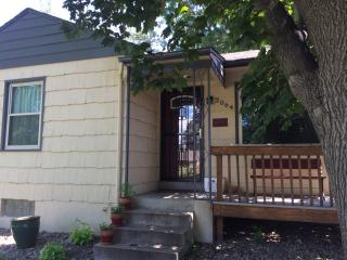 3064 Downing St, Englewood, CO 80113-1735