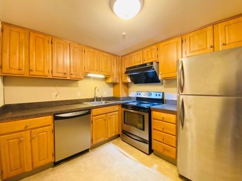 175 Quincy Shore Dr, Quincy, MA 02171-2945