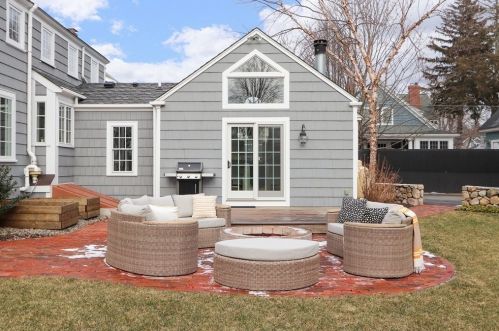 64 Fair Oaks Park, Needham MA 02492-3104 exterior