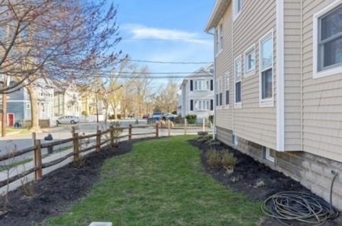 13 Osborne Rd, Arlington MA 02474-8830 exterior