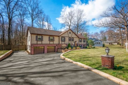 46 Beach St, East Hanover, NJ 07936-3505