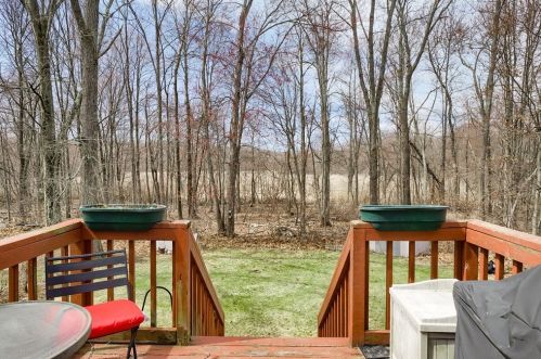 40 Vincent Cir, Worcester MA 01604-3462 exterior