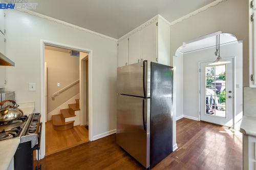 924 Brg Rd, San Leandro CA 94577-3805 exterior