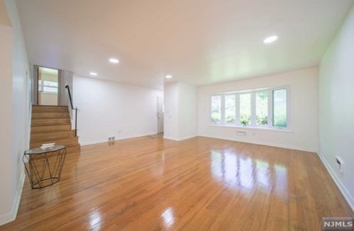 10 Center St, Cresskill NJ  07626-2245 exterior