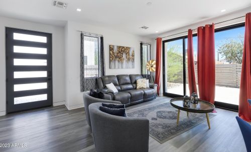 1121 11th St, Phoenix AZ 85006-2744 exterior