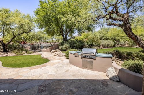 2020 Bethany Home Rd, Phoenix AZ 85014-2434 exterior