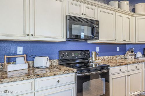 3882 Ashton Dr, Phoenix AZ 85086-2774 exterior