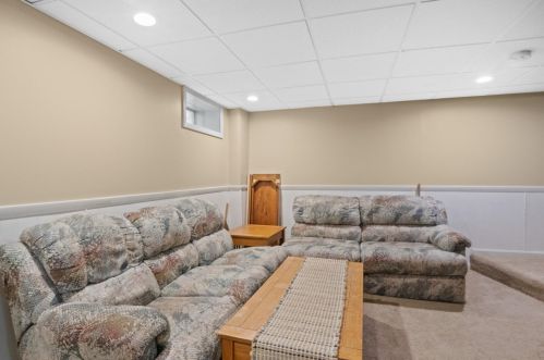 37 Howard Dr, Plymouth MA 02360-4272 exterior