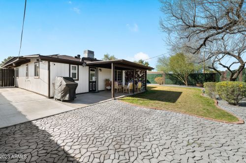 2152 Clarendon Ave, Phoenix AZ 85033-4120 exterior