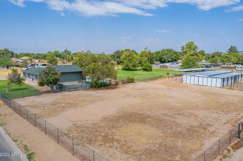 4210 Country Gables Dr, Phoenix AZ 85053-4528 exterior