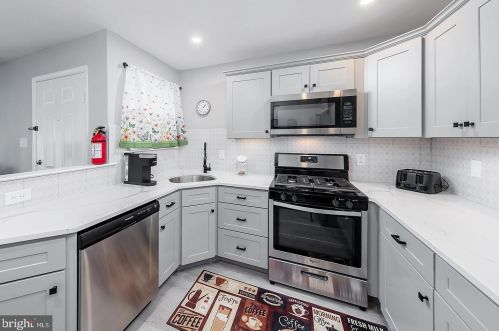 1162 Tristram Cir, West Deptford NJ  08051-2239 exterior