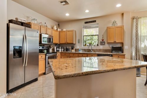 1713 Cielo Grande Ave, Phoenix AZ 85024-7555 exterior