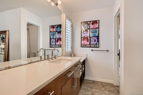 27 Glenmoor Dr, Englewood CO 80113-7115 exterior