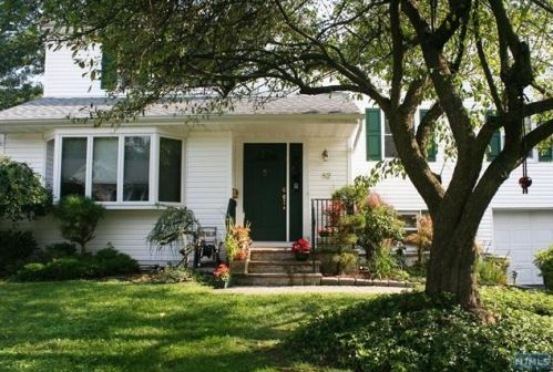 82 Heatherhill Rd, Cresskill NJ  07626-1021 exterior