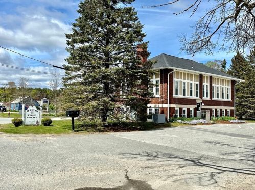 24 Main St, Berkley MA  02779-1399 exterior