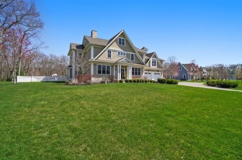 175 Schoolmasters Ln, Dedham, MA 02026-5508