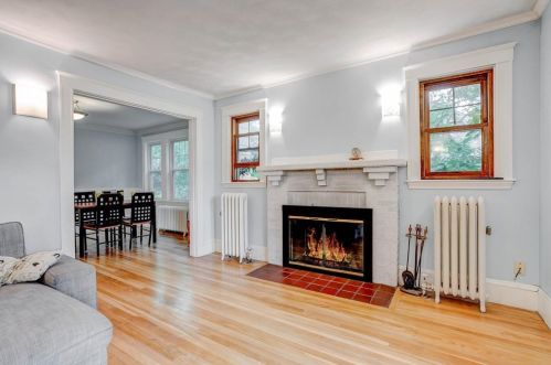 105 Mount Vernon St, Arlington MA  02476-7704 exterior