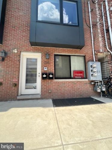 806 15th St, Philadelphia, PA 19146-2105