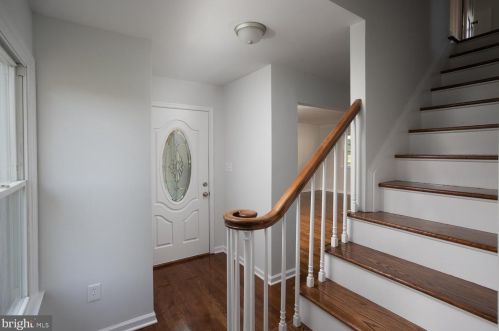 4 Locust Ave, Columbus NJ  08022-9504 exterior